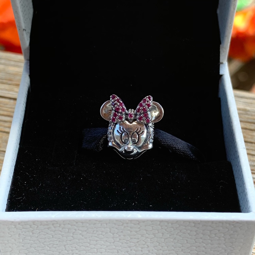 New Pandora Disney Minnie Portrait Charms